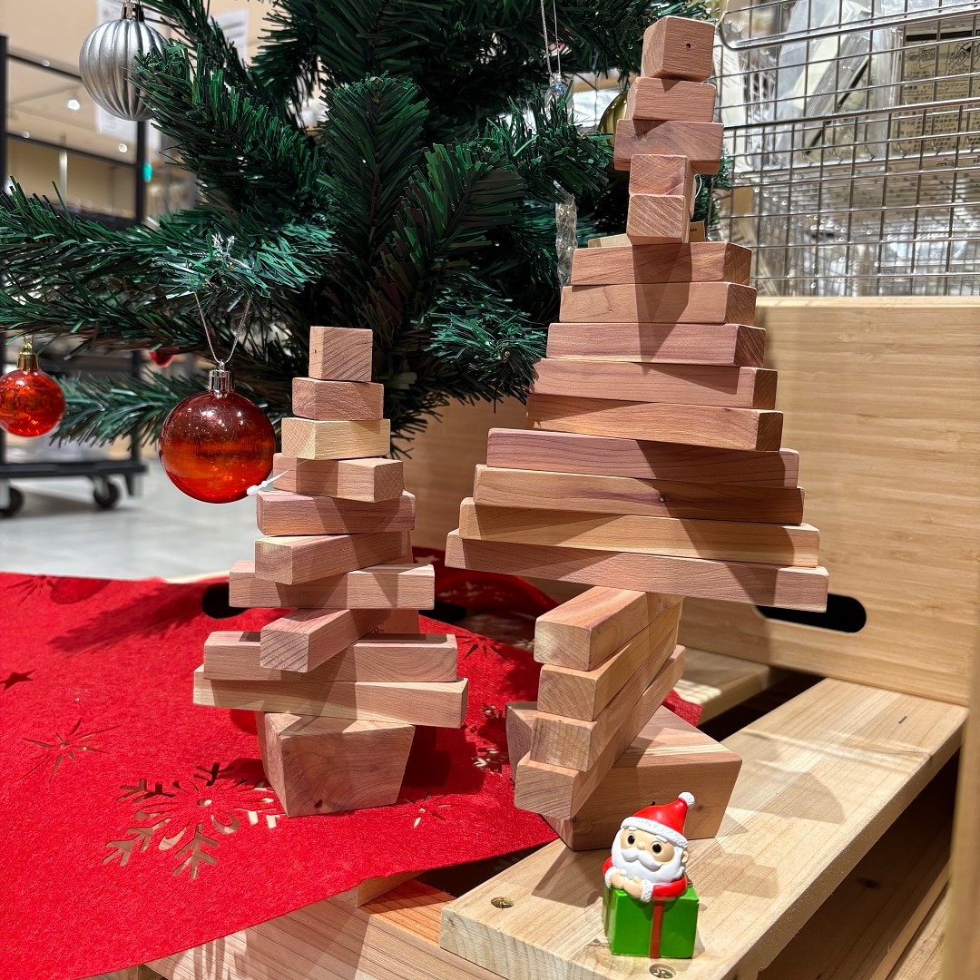 レッドシダーツリー大小