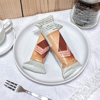 【ヨークタウン塩釜舟入】食べやすいサイズ感でほっとひと息『世界のお菓子　フランボワーズのオペラケーキ』