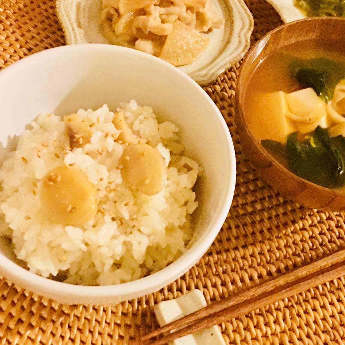 【ルビットパーク南草津】炊き込みごはんを盛りつけた写真
