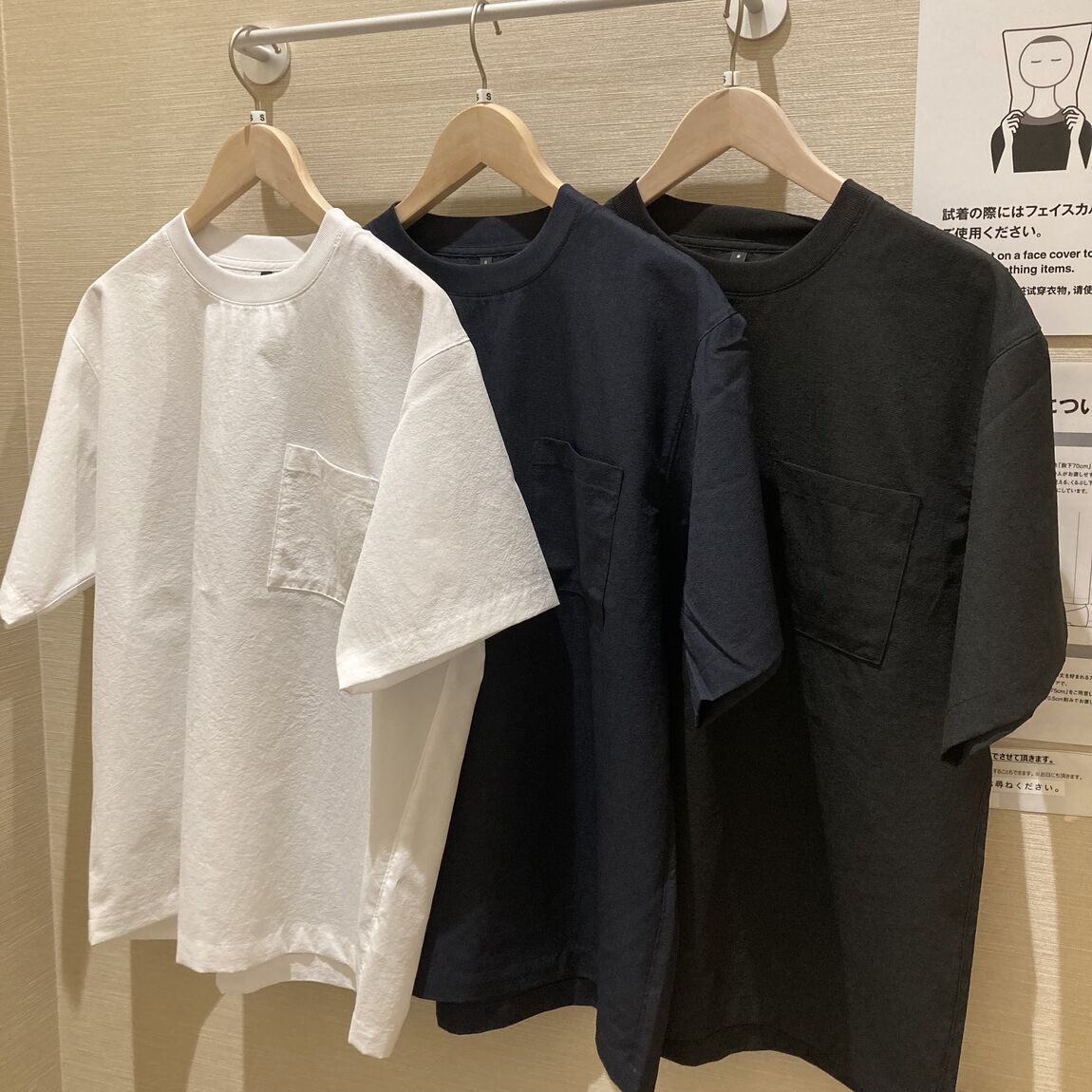 Tシャツ3色入れてます