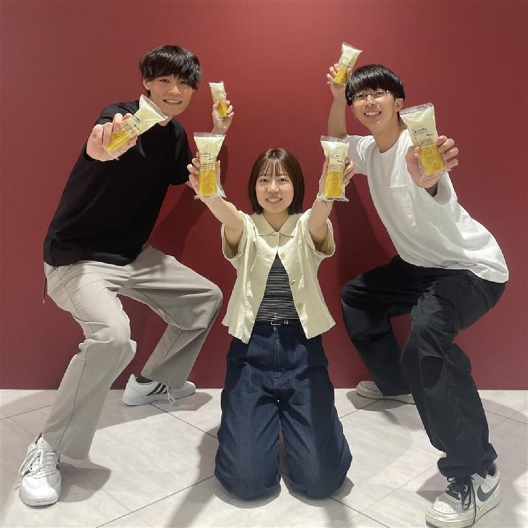 レモンバウム　持ち　三人