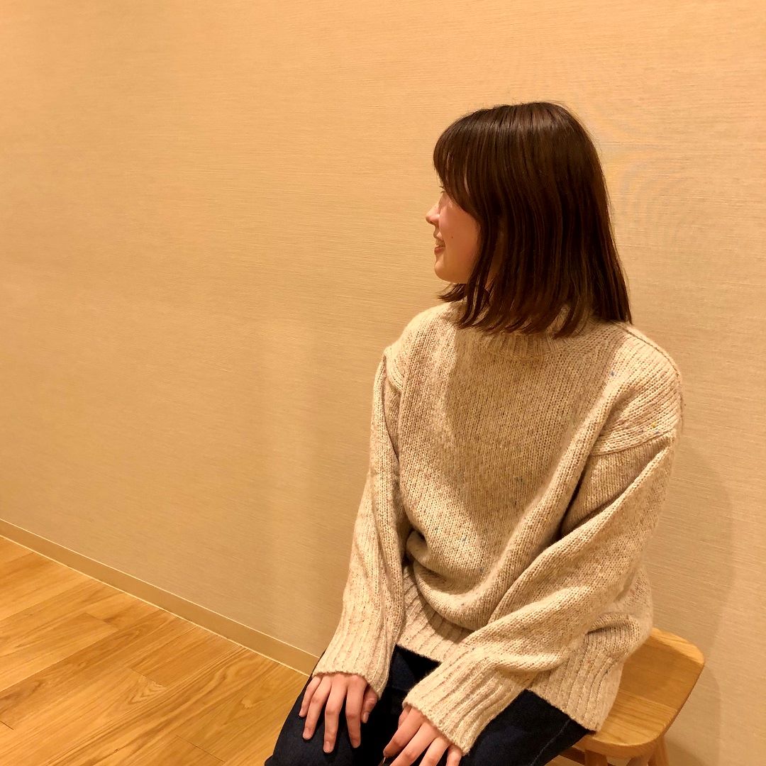 【なんばスカイオ】シンプルな中にも遊び心を。ウールヤク混ネップ糸ハイネックセーター