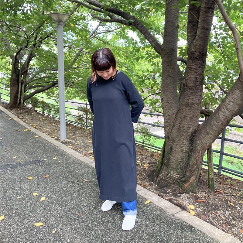 「ReMUJI 」のやわらかな風合いを生かしたナチュラルコーデ。