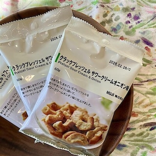 【みのおキューズモール】みんなで楽しめる「クラックプレッツェル サワークリームオニオン味」 