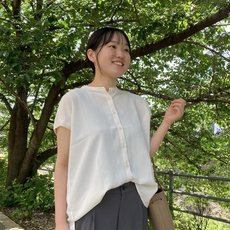 【みのおキューズモール】さわやかなブラウスで夏を先どり