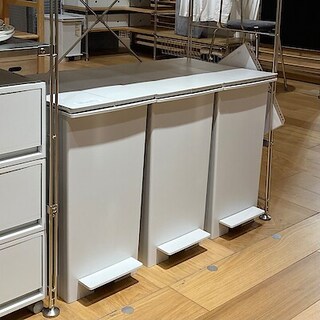 【南千里アネックス】再生ポリプロピレン入り　ペダル式ダストボックス