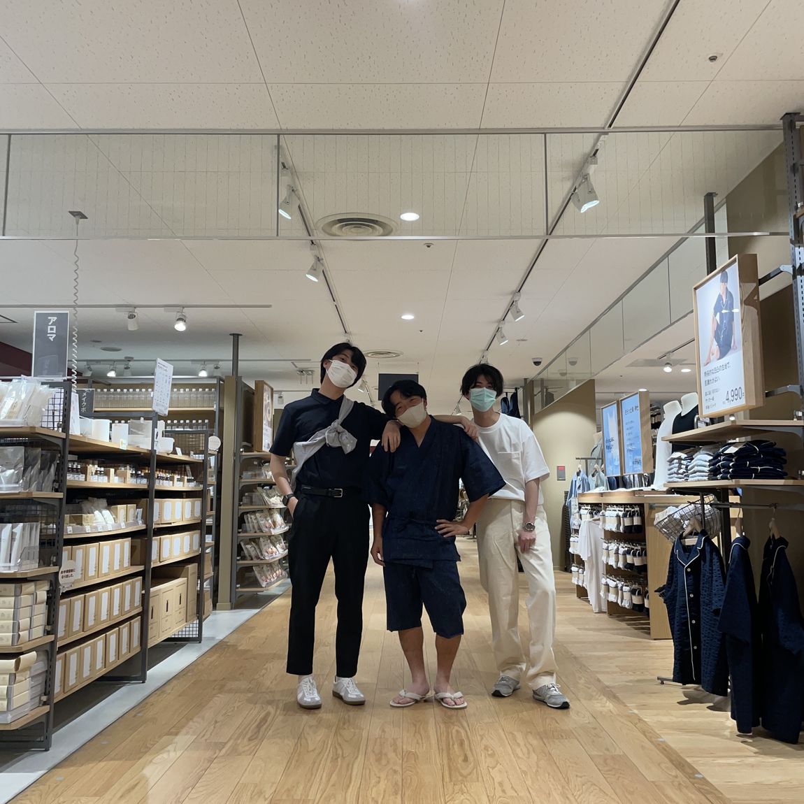男性スタッフ3人の写真