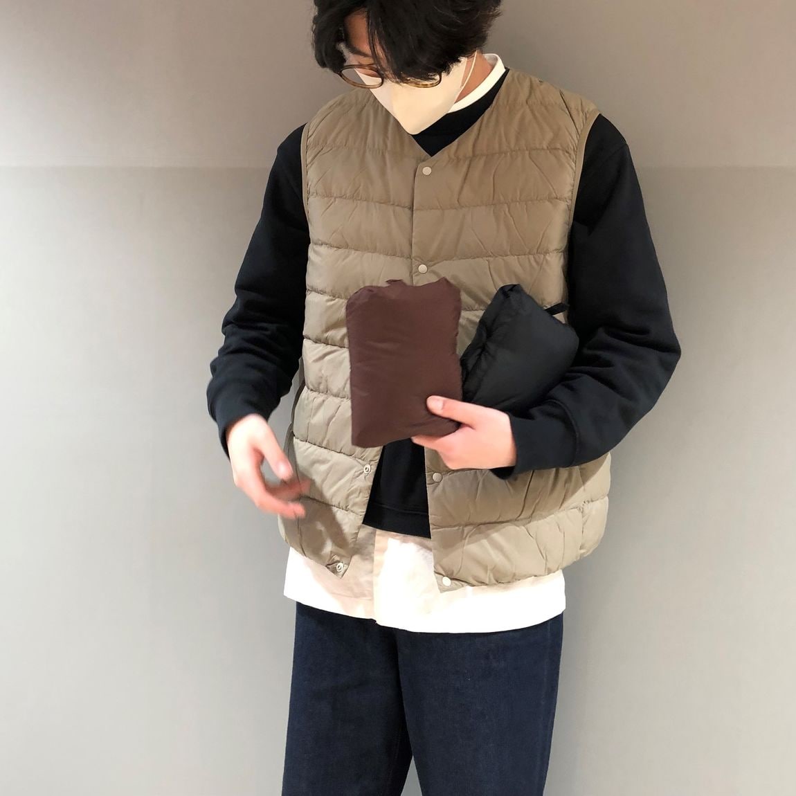 軽量ダウンノーカラーベスト（帯電防止裏地）