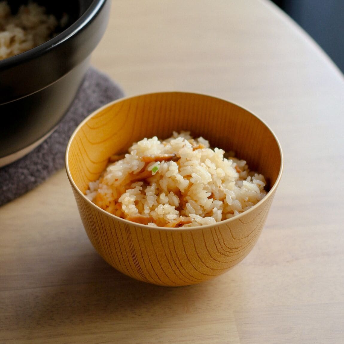 茶碗に盛ったご飯　メイン写真