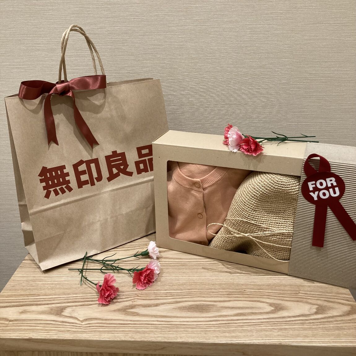 プレゼントと袋の写真