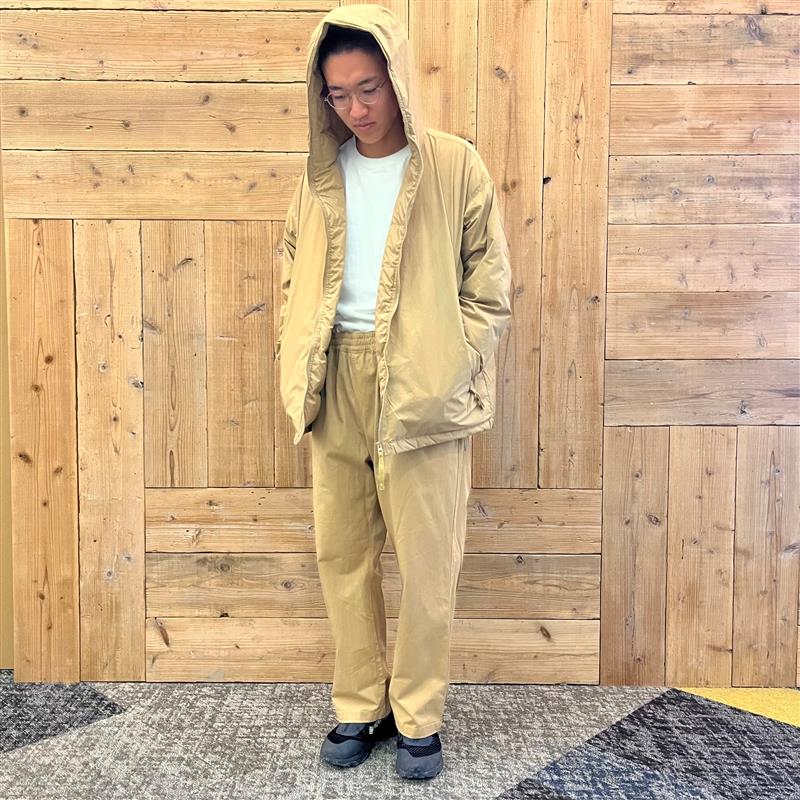 アウターを着た男性