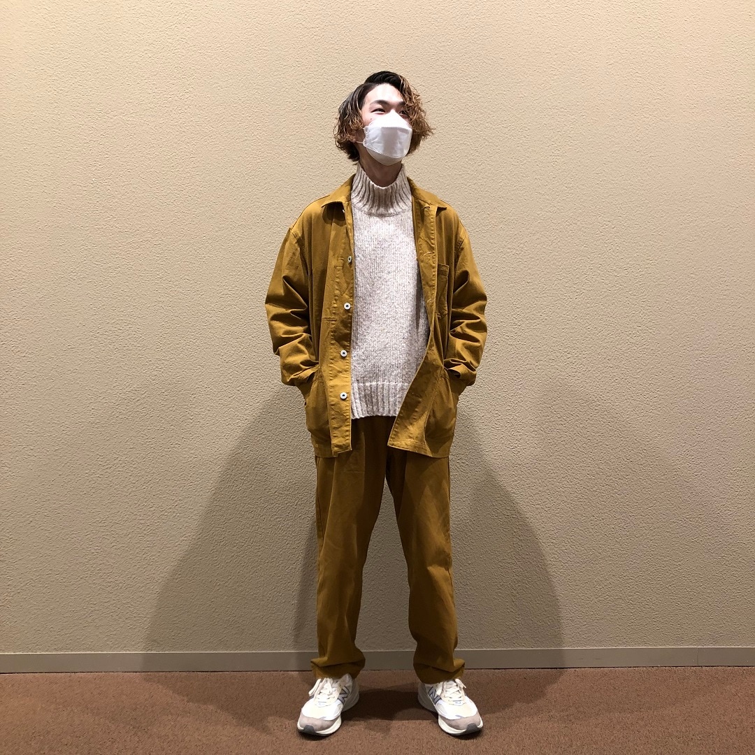 セットアップを着た男性
