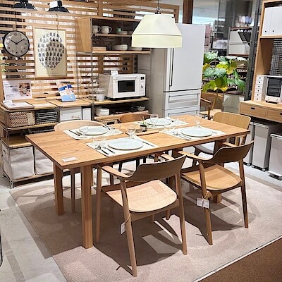 【阪急西宮ガーデンズ】愛着を持って使えるダイニングテーブルとチェア