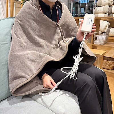 【LICOPA鶴見】「使い分けるあたたかさ。USBとコンセントの2タイプのブランケット」