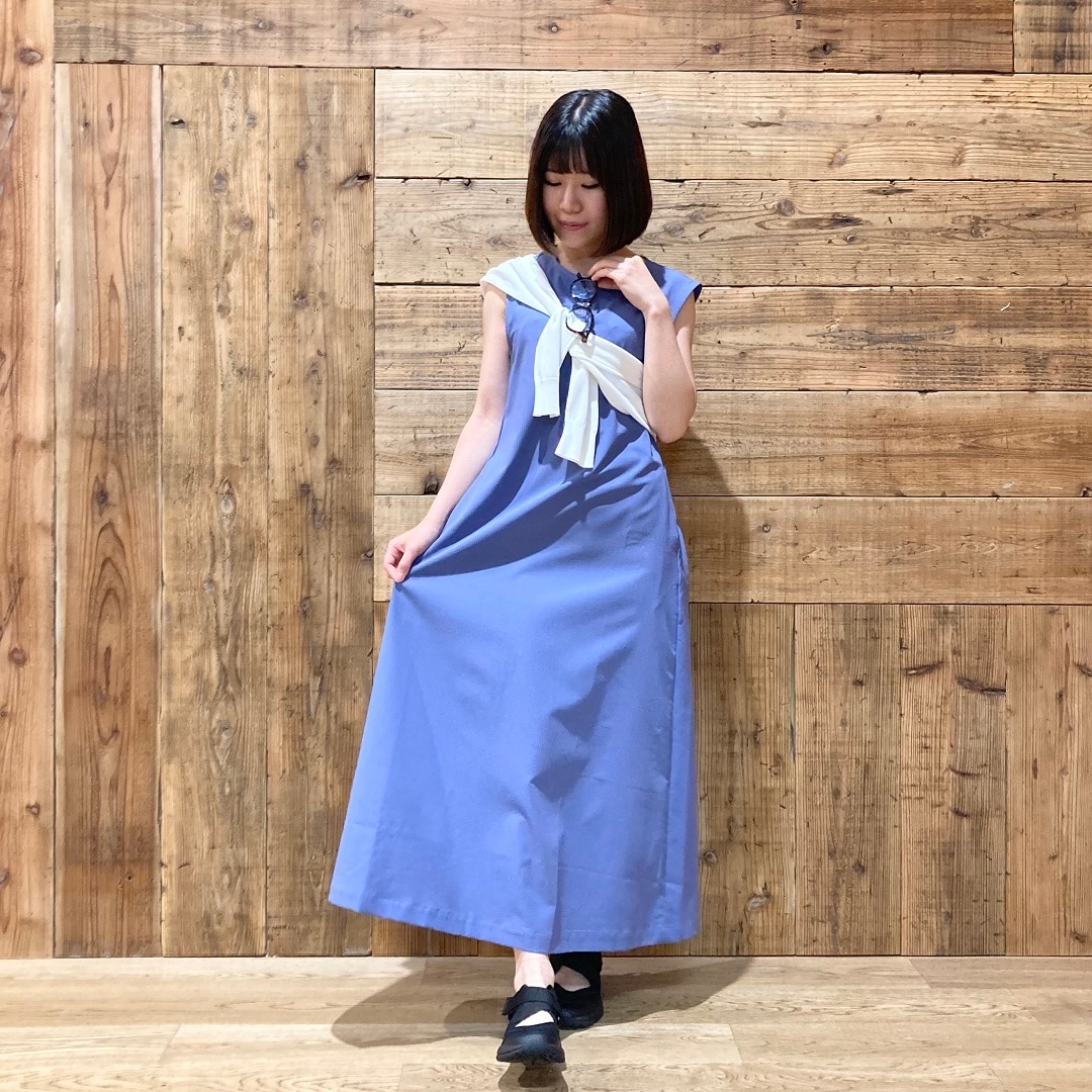 ワンピースの全身コーディネート写真