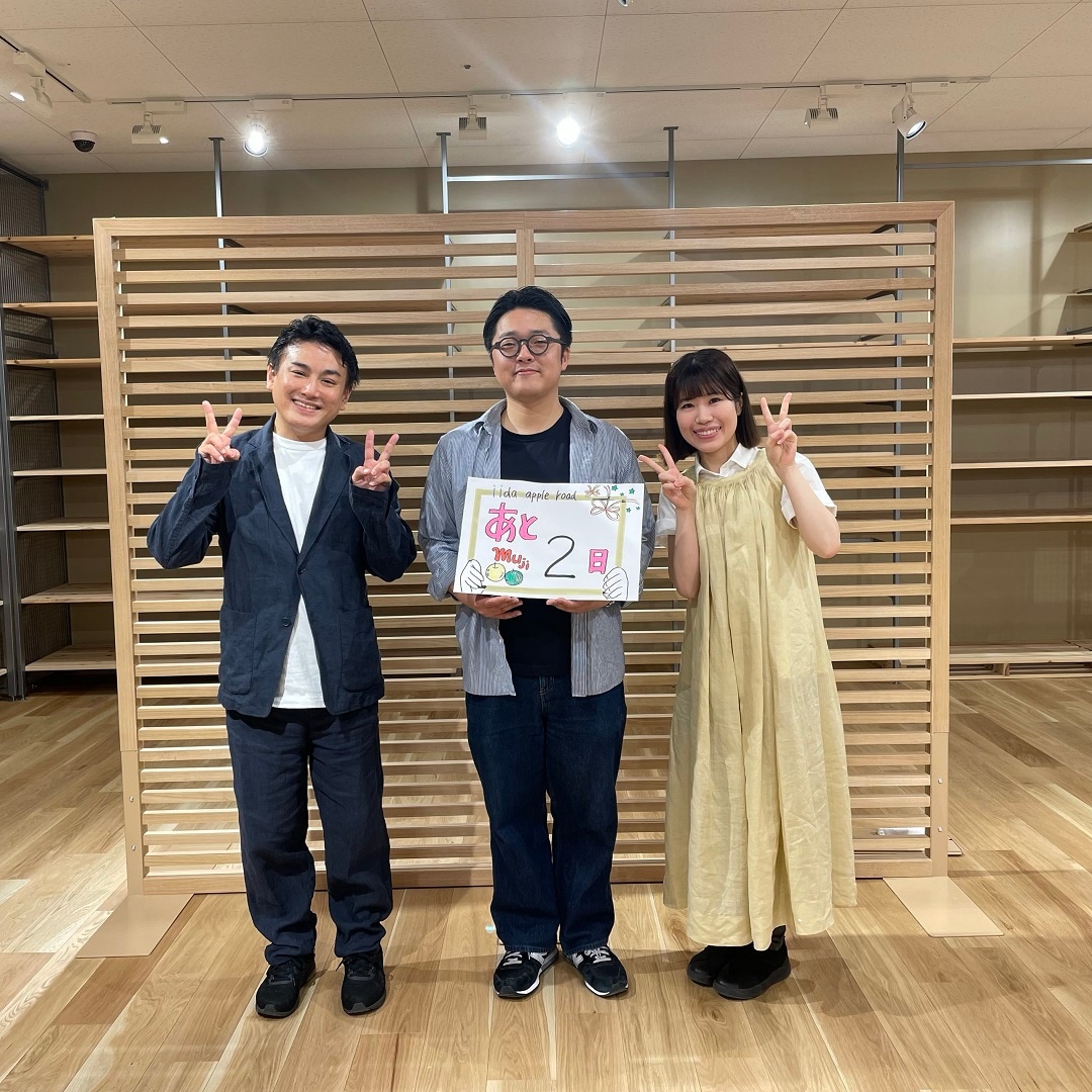 社員3名の写真