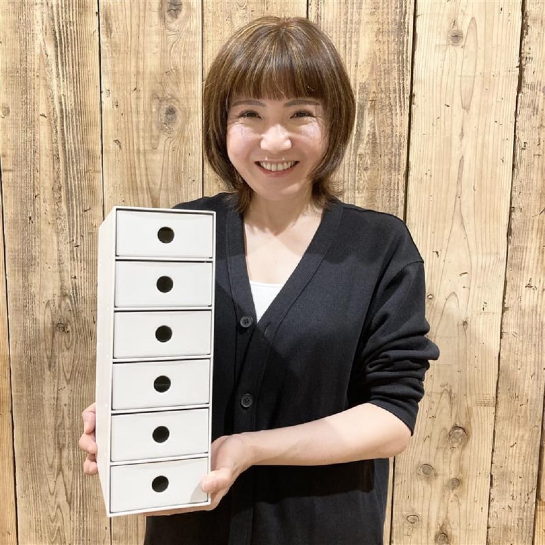 女性スタッフ写真