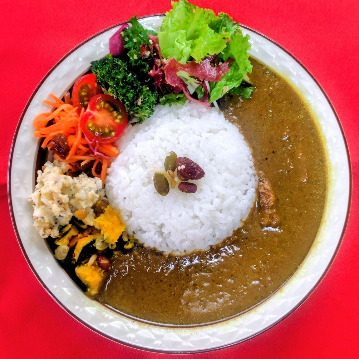 【Ｖタウン芥見】新作カレーをスタッフがレビューします！vol.2