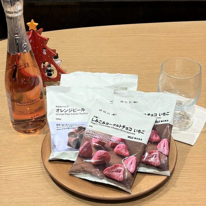 いちごシャンメリーとカカオトリュフ、しみこみチョコの画像