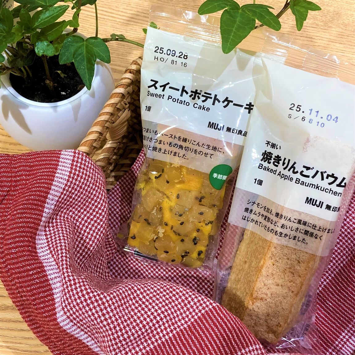 焼きりんごバウムとスイートポテトケーキの画像