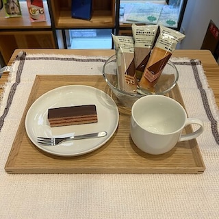 【柳ケ瀬】　新商品　フランボワーズのオペラケーキが発売されました