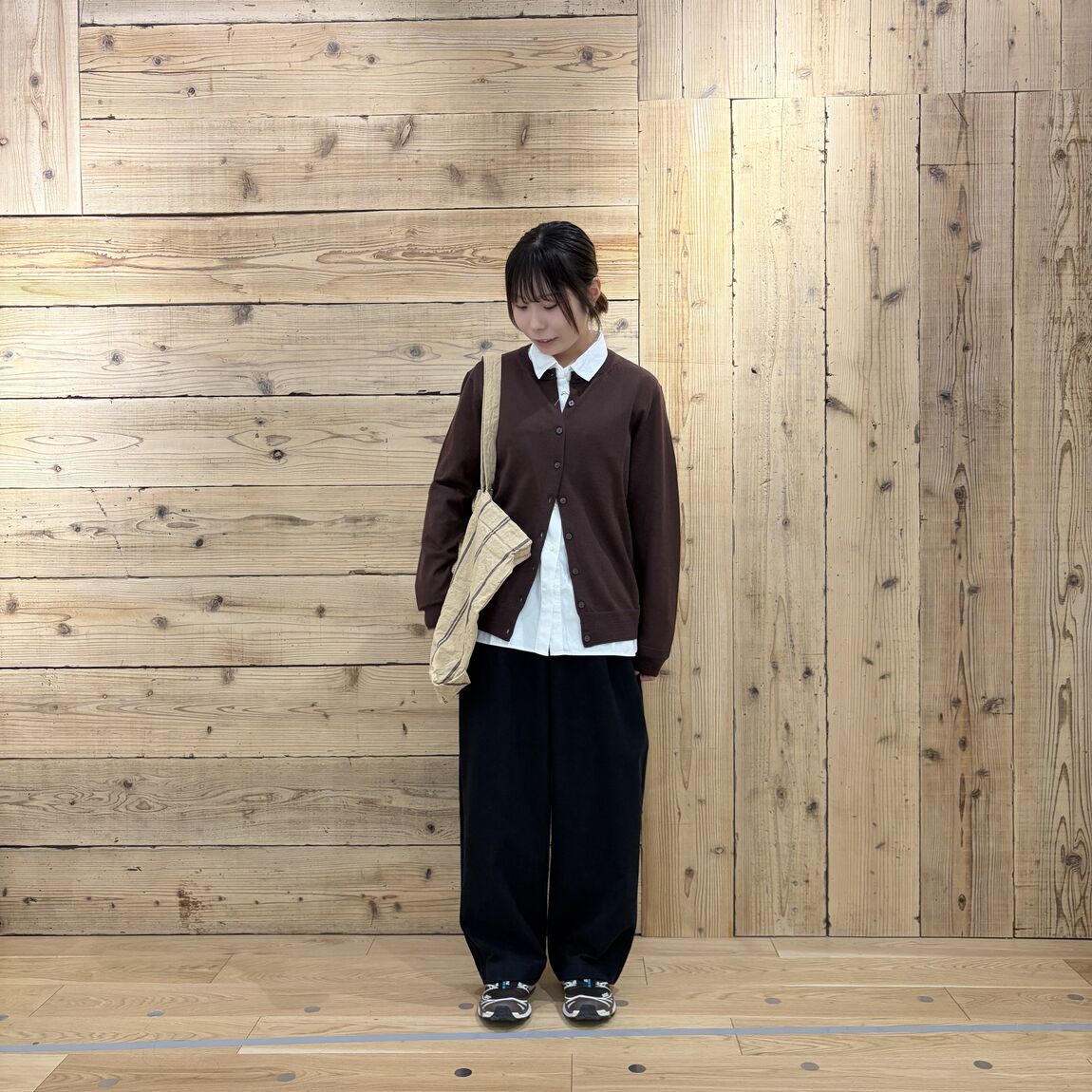 261016