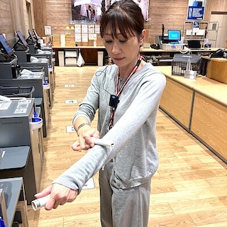 【つくばみらい】持ち運びに便利！携帯用　衣類クリーナー