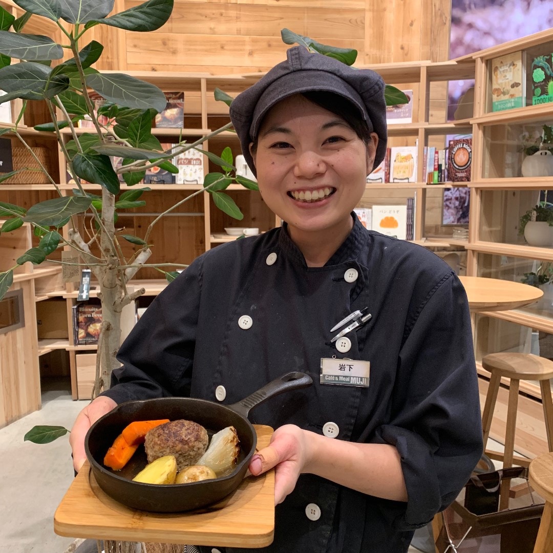 キービジュアル画像：愛情たっぷり『自家製手捏ねハンバーグ』。｜Cafe＆Meal MUJI