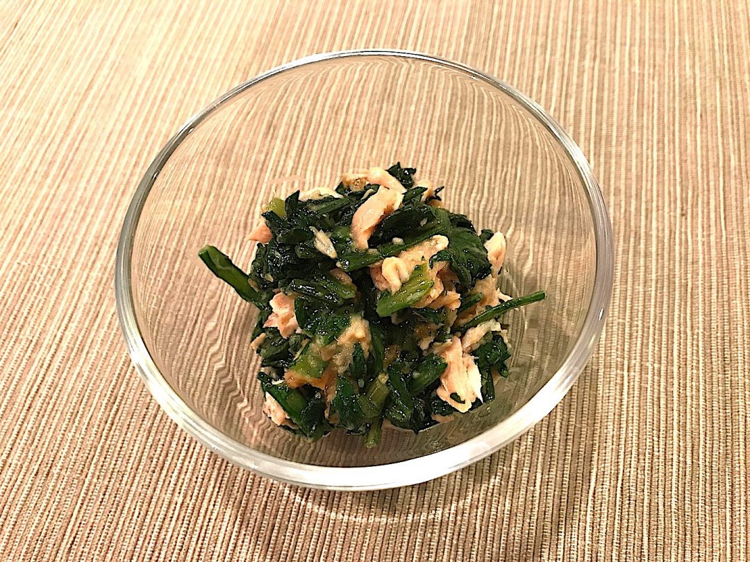 キービジュアル画像：菊菜と鮭フレークの練りごま和え｜あしたのキッチンカウンター
