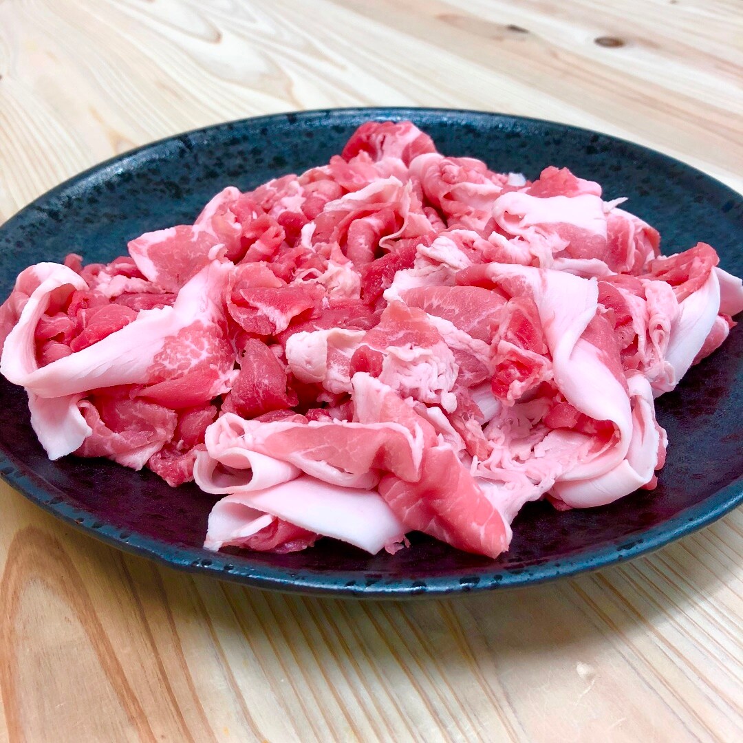 キービジュアル画像：形はふぞろいでも、味は抜群！ とろける脂身『沖縄あぐ～豚 野菜炒め・豚汁用切落し』はいかがですか
