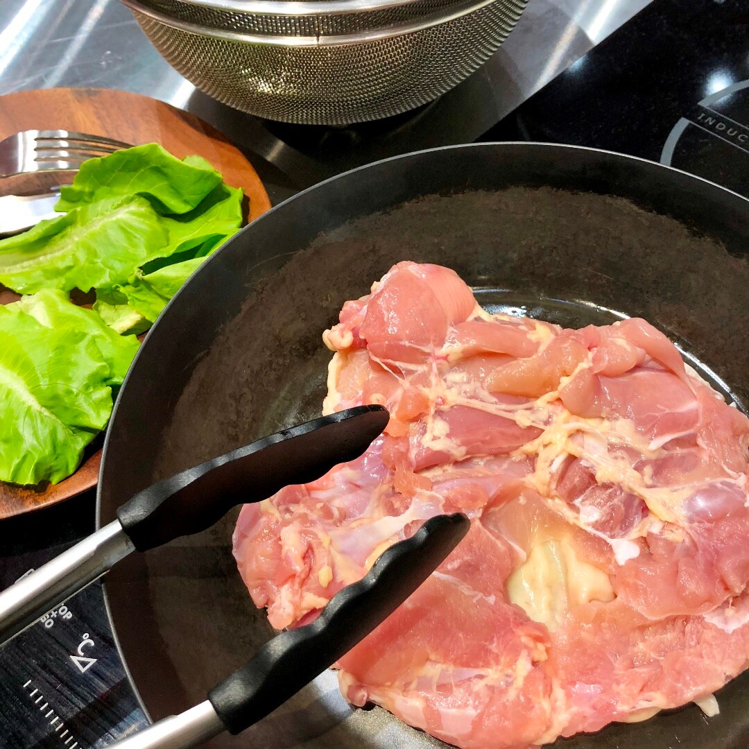 キービジュアル画像：ぷりっとジューシーな『国内産若鶏もも肉』を、おいしく食べて夏を元気に！