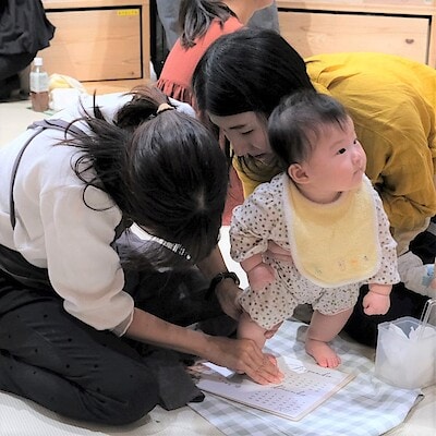 【堺北花田】秋を楽しむ絵本読み聞かせ＆ 足型アートをつくろう｜イベントレポート