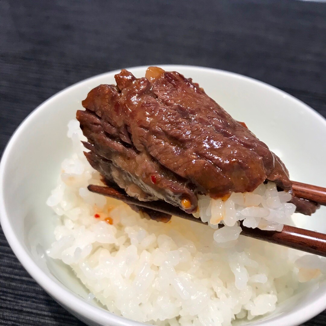 キービジュアル画像：今日のおすすめ『国内産牛肉 味付け焼肉』を、炊きたてごはんと一緒にどうぞ。