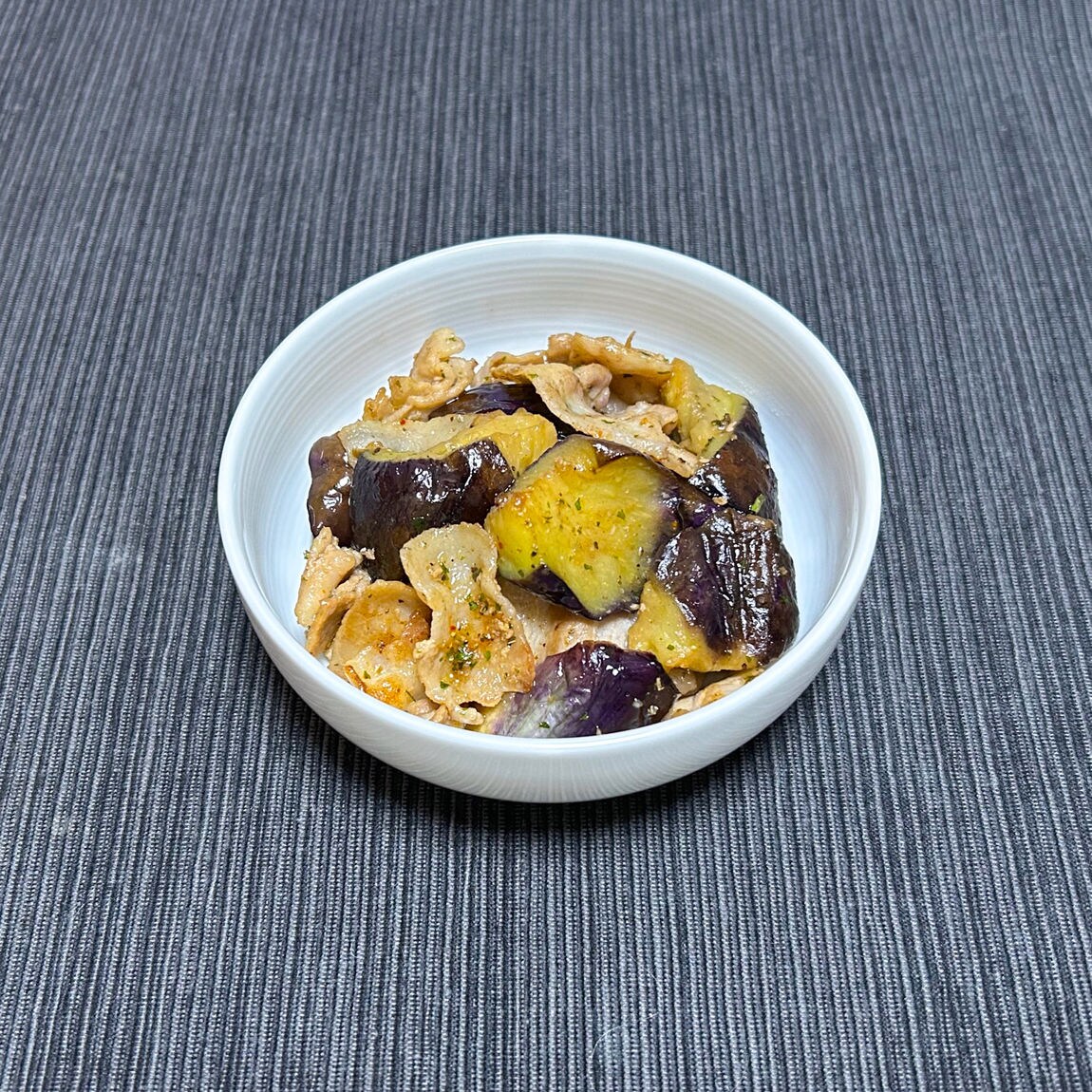 【堺北花田】なすと豚肉のアヒージョ炒め｜きょうのレシピ