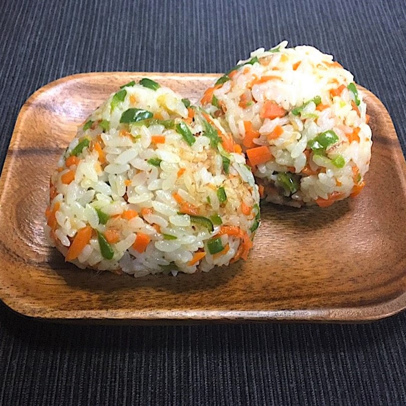 【堺北花田】ピーマンとにんじんのおかかにぎり｜きょうのレシピ