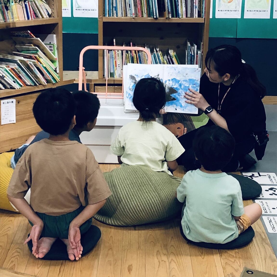 絵本の読み聞かせ