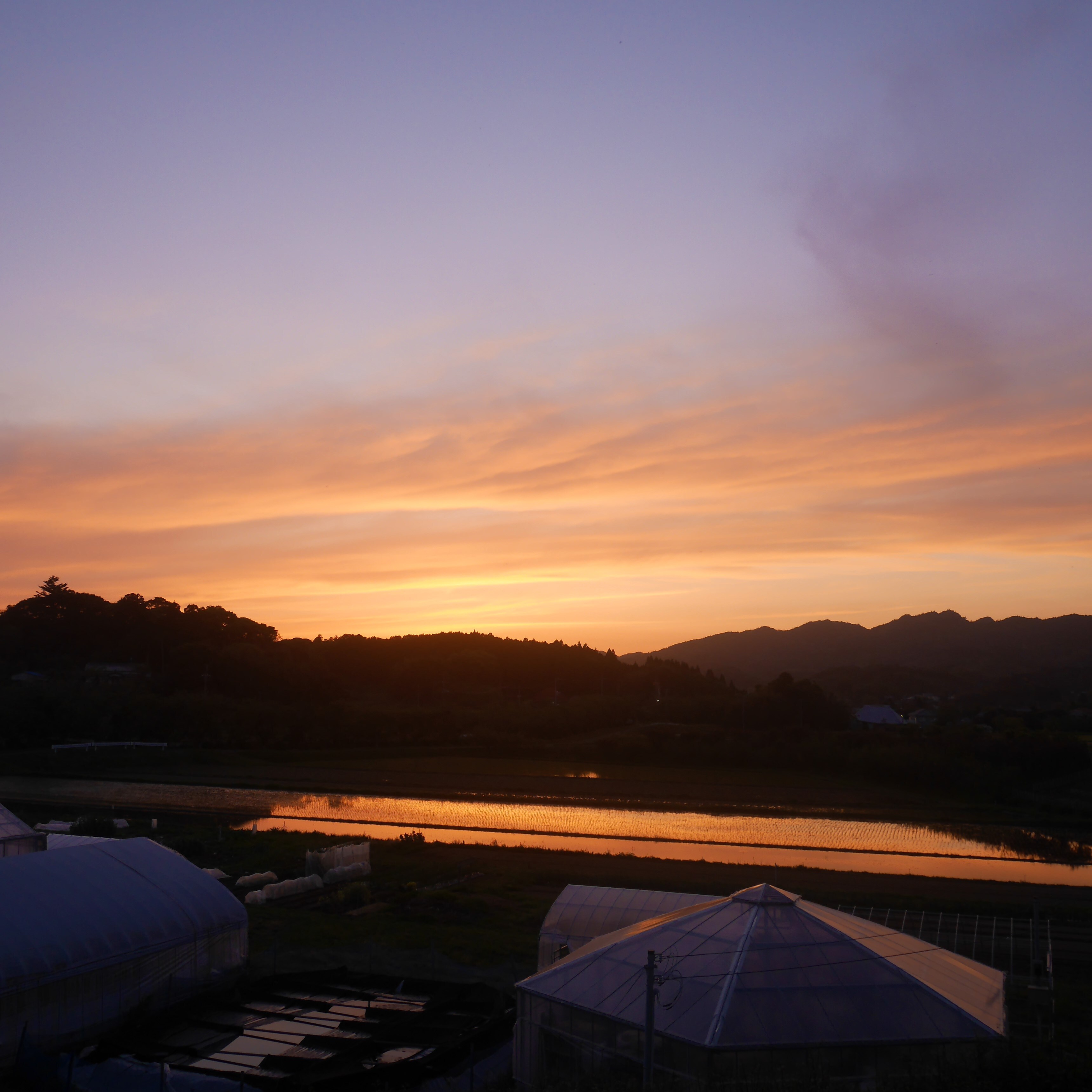 キービジュアル画像：綺麗な夕日に感動です