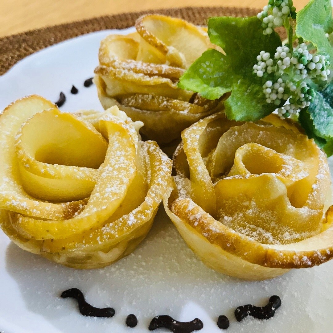 【アル・プラザ草津】不揃いりんごで作るバラのアップルパイ