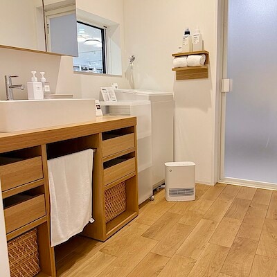 【直江津】足元をあたたかく｜新商品 温風がすぐに出るセラミックファンヒーター