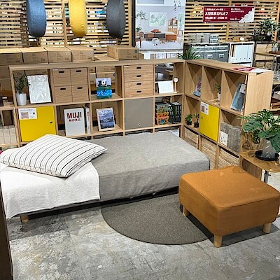 【直江津】新商品 脚付マットレスポケットコイル(組み立て仕様)と脚付スツール