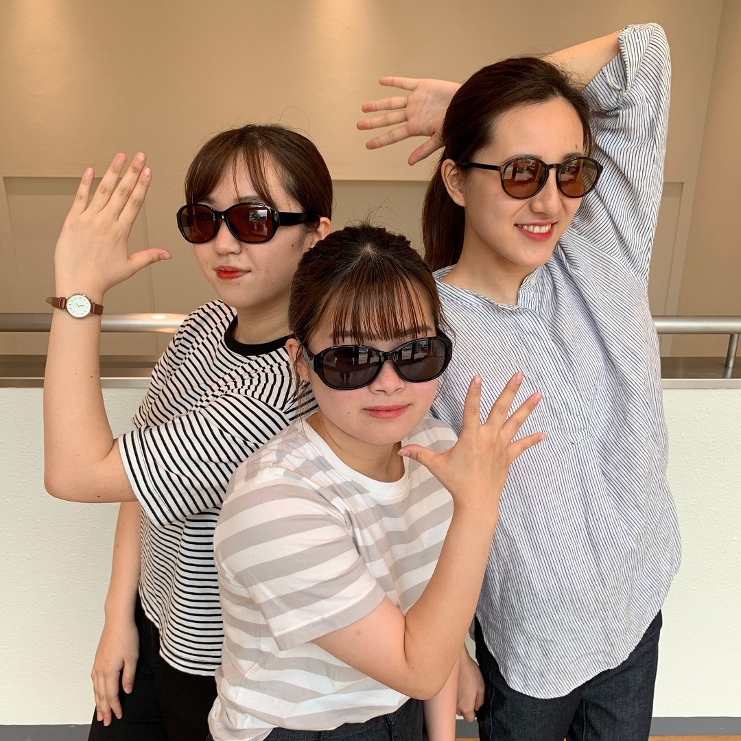 【芦屋モンテメール】サングラスを着用したスタッフ３人
