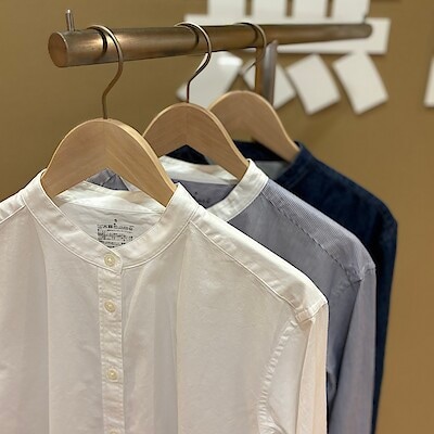 【マルヤガーデンズ鹿児島】洗いざらし  ブロード／デニムスタンドカラー長袖ロングシャツ｜新商品