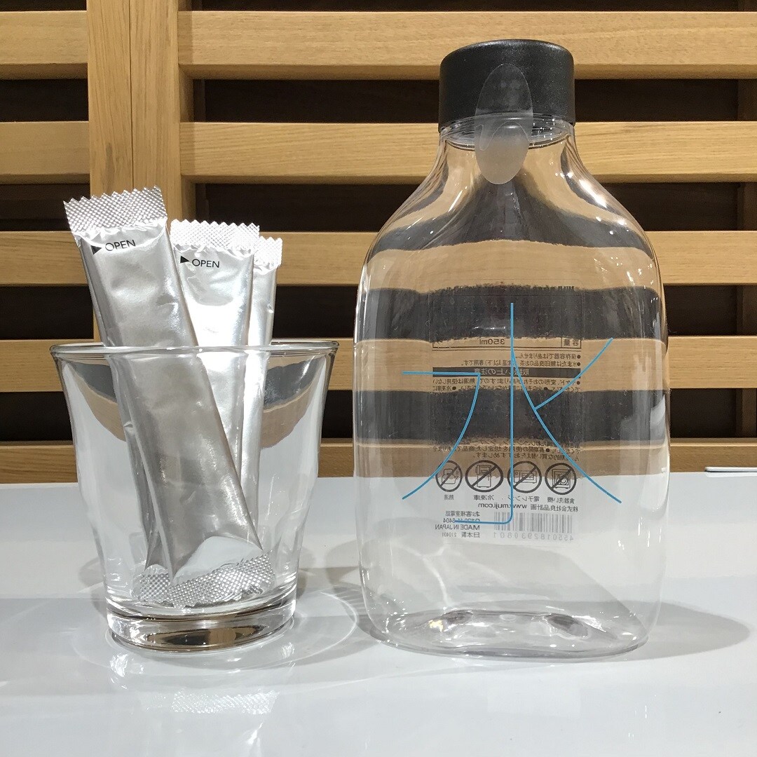 水ボトル