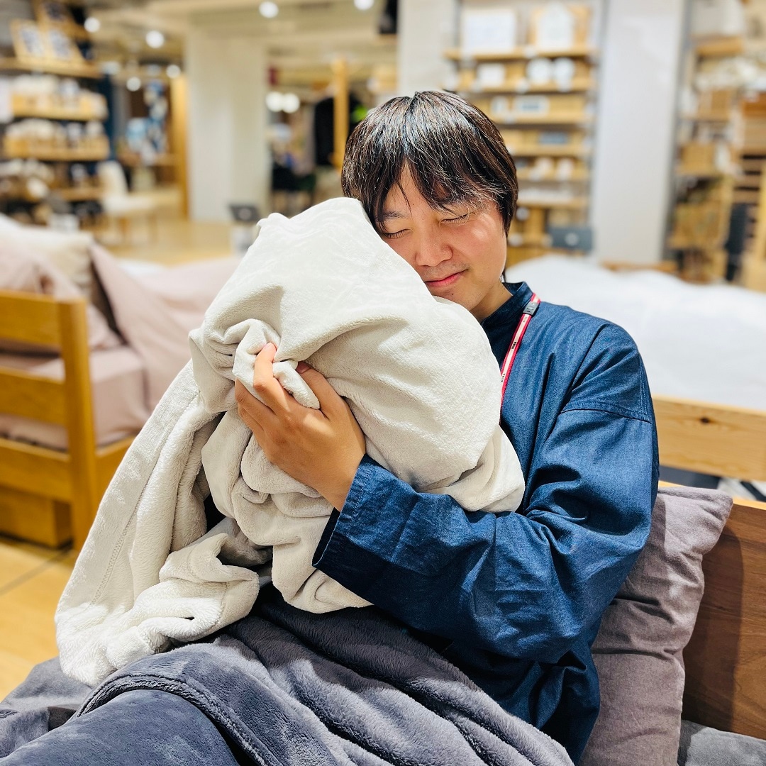 マルヤガーデンズ鹿児島】ふんわりやわらか薄手毛布のご紹介｜ 無印良品