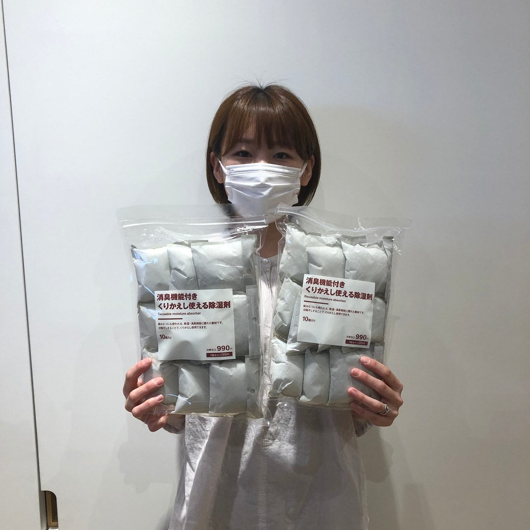 スタッフと除湿剤