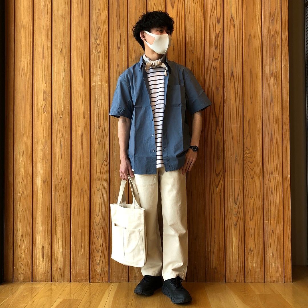 ブロードシャツ右向き