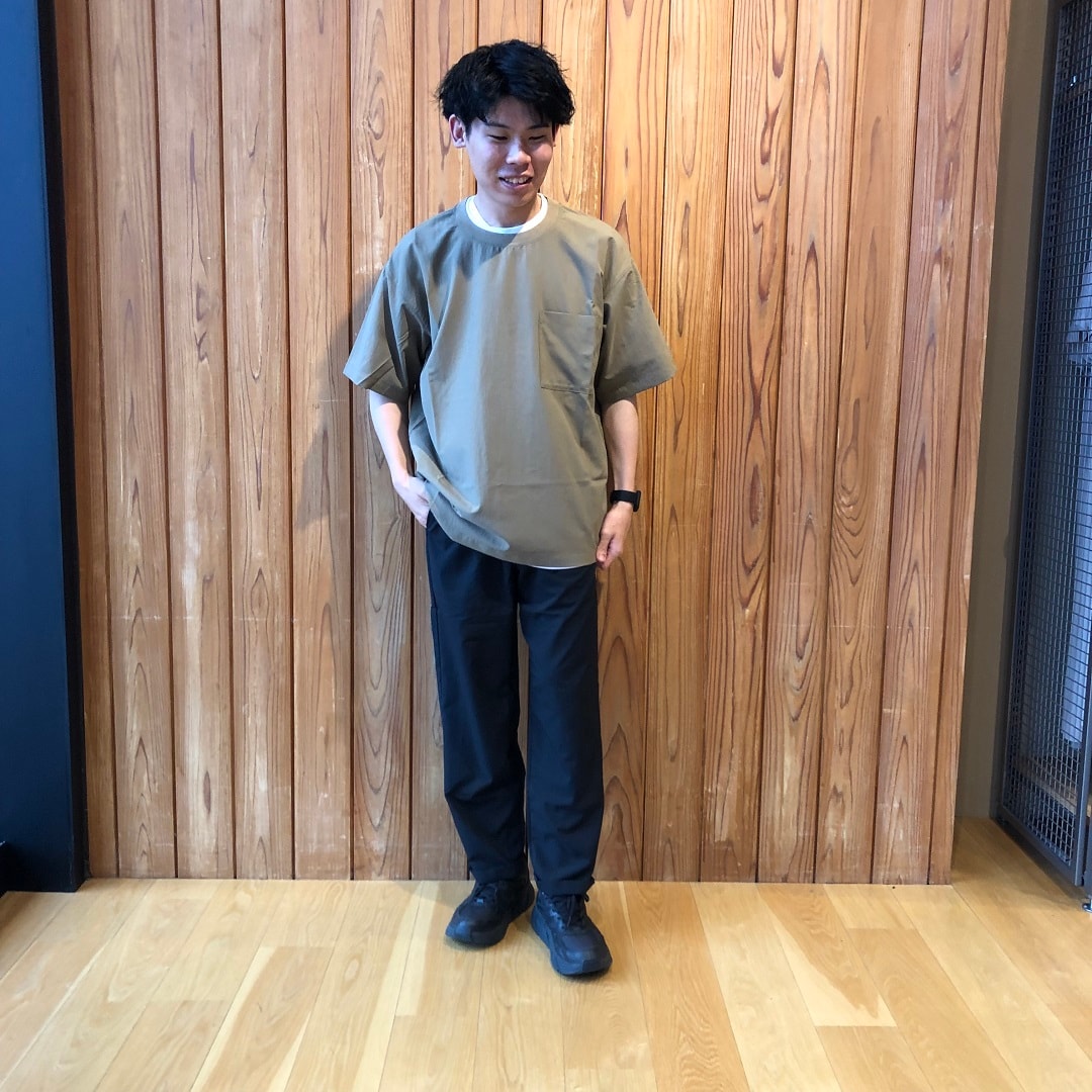 紳士風を通すTシャツカーキ①
