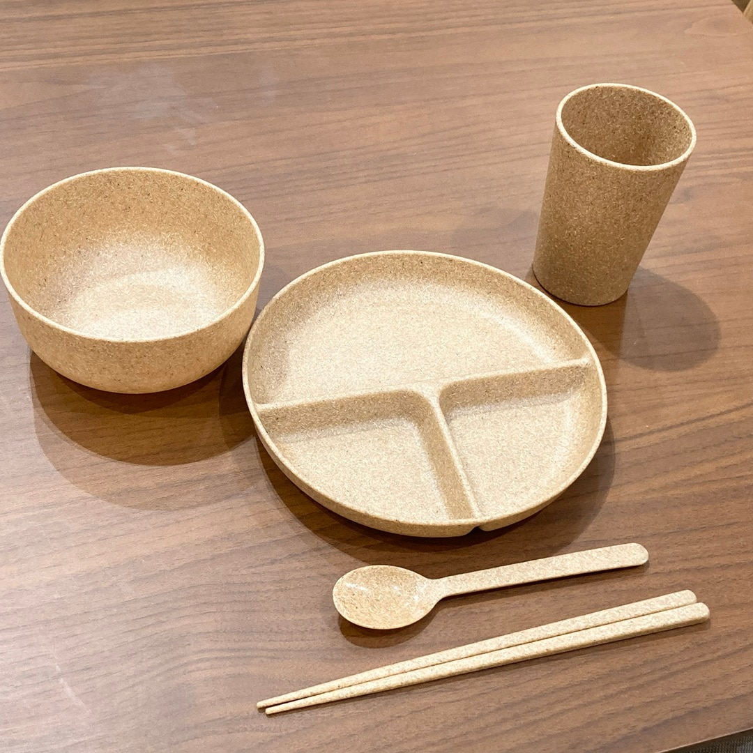 ヤシの端材を使った食器シリーズ