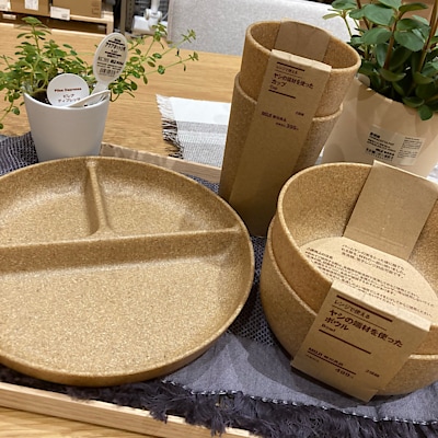 【フジグラン宇部】ヤシの端材を使った食器シリーズ