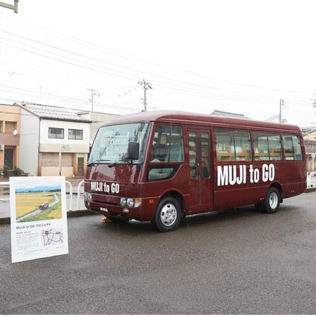 直江津の移動販売バスの写真